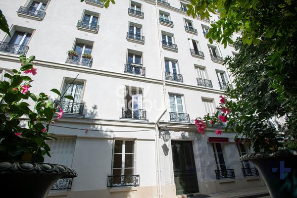 RARE - Appartement 4 Pièces de 70 m2 Aux Abbesses - Vue sur Paris