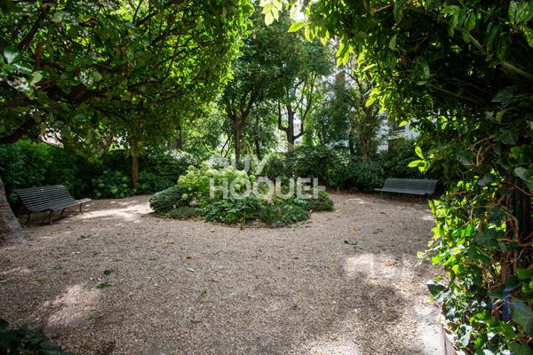 RARE - Appartement 4 Pièces de 70 m2 Aux Abbesses - Vue sur Paris
