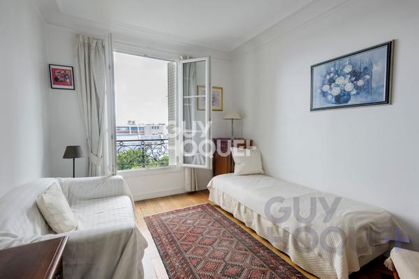 RARE - Appartement 4 Pièces de 70 m2 Aux Abbesses - Vue sur Paris