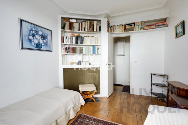 RARE - Appartement 4 Pièces de 70 m2 Aux Abbesses - Vue sur Paris