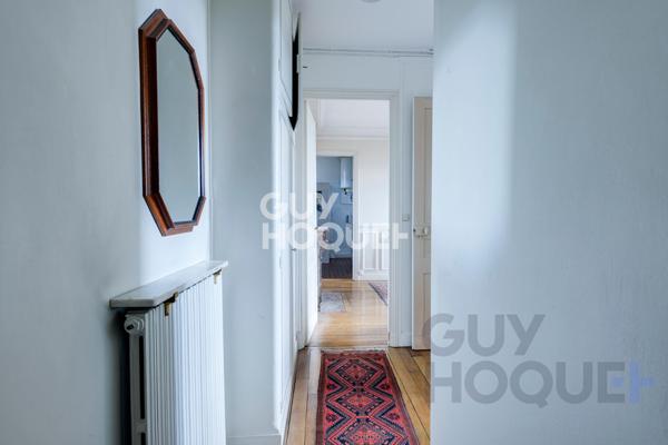 RARE - Appartement 4 Pièces de 70 m2 Aux Abbesses - Vue sur Paris