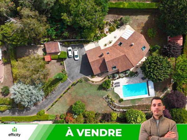 Maison
         6 pièces
        - 197 m² 440 000 € *