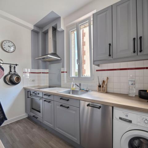 Courbevoie Marceau – 3 pièces 46 m² – Charme ancien, parquet, cave – Copropriété rénovée