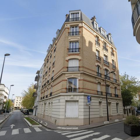 Courbevoie Marceau – 3 pièces 46 m² – Charme ancien, parquet, cave – Copropriété rénovée