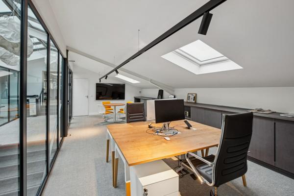 Loft industriel à vendre avec terrasse privative à Courbevoie