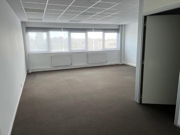 Bureaux à vendre à BUC 78530