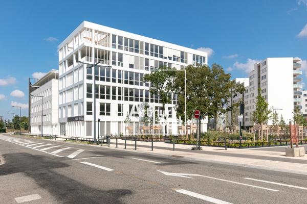 Bureau à louer à Toulouse dans immeuble récent RT2012 avec parkings