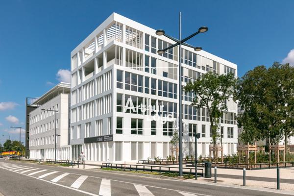 Bureau à louer à Toulouse dans immeuble récent RT2012 avec parkings