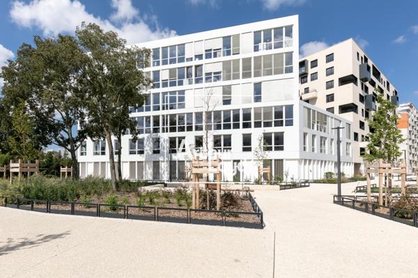 Bureau à louer à Toulouse dans immeuble récent RT2012 avec parkings
