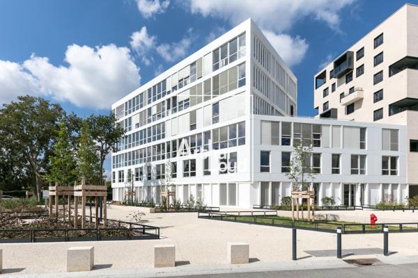 Bureau à louer à Toulouse dans immeuble récent RT2012 avec parkings