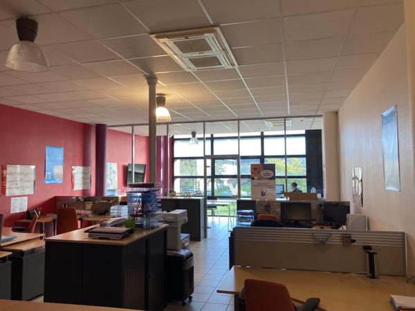 PLATEAU DE BUREAU 82 M2 - ACCES PMR - A VENDRE A SOISSONS - Zone Franche