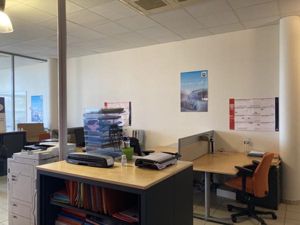 PLATEAU DE BUREAU 82 M2 - ACCES PMR - A VENDRE A SOISSONS - Zone Franche