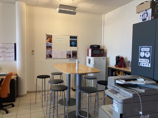 PLATEAU DE BUREAU 82 M2 - ACCES PMR - A VENDRE A SOISSONS - Zone Franche