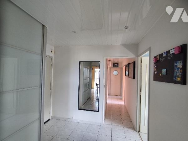 Grand appartement T4 de 79m2 (Carrez) AVEC TRES BELLE VUE MER, dans le 10e (Saint-Tronc)