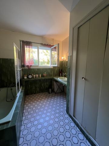 Maison  6 pièce(s)  4 chambre(s)  144 m²