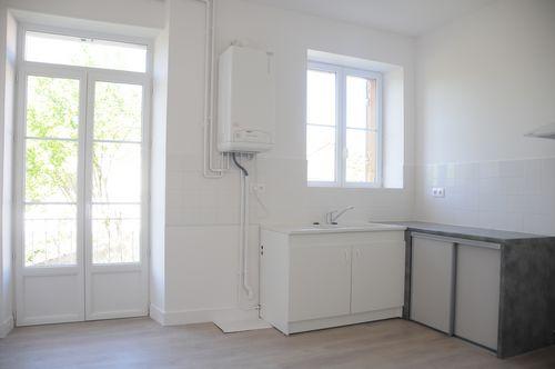 St MARTIN - Centre ville, 
Nous proposons, un appartement ...