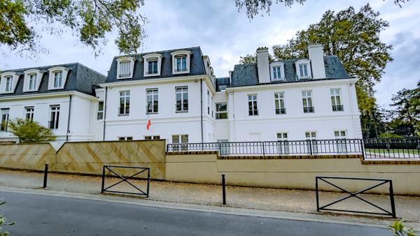 Garches (92380) Investissement, Garches mairie, T3 de 73m² avec parking et loggia, loué