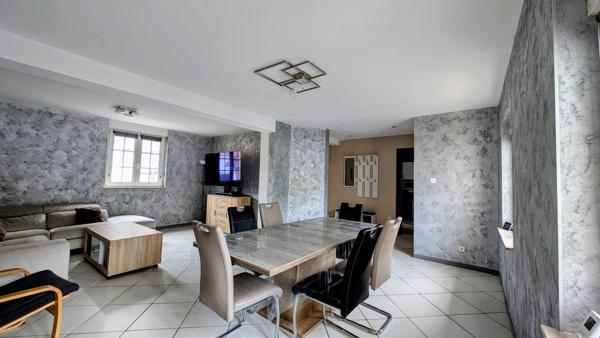 Maison familiale éco-énergétique avec terrasse et grand garage