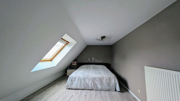 Maison familiale éco-énergétique avec terrasse et grand garage