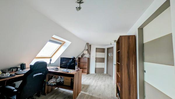 Maison familiale éco-énergétique avec terrasse et grand garage