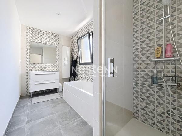 A vendre - Maison contemporaine 4 chambres, 130 m², avec jardin et garage dans le bourg de "Saint Lambert La Potherie"