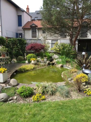 Maison de ville hyper centre Tarbes Brauhauban 5 chambres,260M2 habitables, garage, dépendances, jardin 655M2.