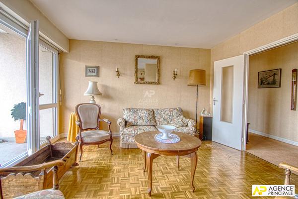 Le Chesnay Rocquencourt Appartement 4 pièces de 93.67 m² carrez situé au 2e étage avec ascenseur, balcon et parking 450 000 € **  - Référence  28060