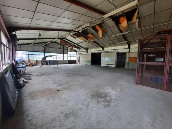 EGLETONS - Local industriel /commercial 3.000 m²