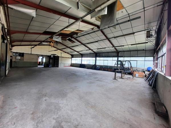 EGLETONS - Local industriel /commercial 3.000 m²