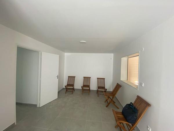 Local professionnel 35 m2 Le Lamentin