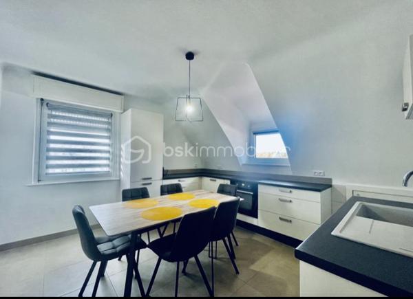 Appartement lumineux de 71,65 m², situé au 2ᵉ étage d’un immeuble, entièrement refait à neuf.

Il offre de beaux volumes, une disposition fonctionnelle et des prestations modernes.

Le logement est équipé d’un chauffage au gaz et ne nécessite aucun travaux. Idéal pour une résidence principale ou un investissement, il est prêt à être habité immédiatement. 

Proche des commodités et des transports.

📞 Plus d’informations sur demande