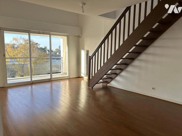 NANTES – TORTIERE Duplex traversant de 91,51 m² hab avec large balcon Sud.  garage 2 voitures
