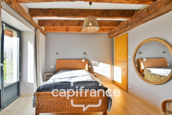 Charmante propriété située dans un cadre paisible proche de LONS LE SAUNIER (39000) – Authentique ferme comtoise rénovée, 150 m², piscine, 4 chambres, double garage