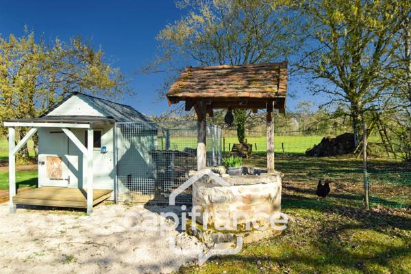 Charmante propriété située dans un cadre paisible proche de LONS LE SAUNIER (39000) – Authentique ferme comtoise rénovée, 150 m², piscine, 4 chambres, double garage