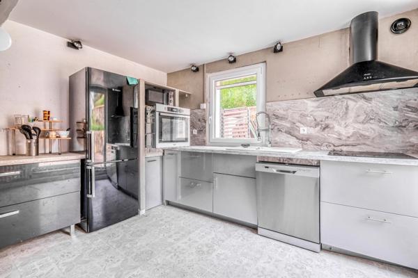 Christophe Michaudelle – EXLUSIVITE - CAPIFRANCE vous propose proche de LIZY SUR OURCQ à DHUISY : maison 4 chambres - 6 pièces - 141 m² - Terrasse et jardins - garage - pièce buanderie