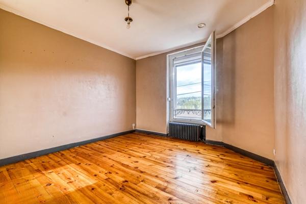 Christophe Michaudelle – EXLUSIVITE - CAPIFRANCE vous propose proche de LIZY SUR OURCQ à DHUISY : maison 4 chambres - 6 pièces - 141 m² - Terrasse et jardins - garage - pièce buanderie