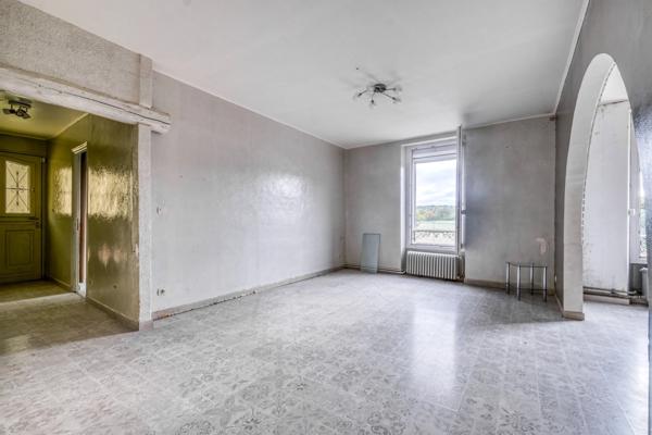 Christophe Michaudelle – EXLUSIVITE - CAPIFRANCE vous propose proche de LIZY SUR OURCQ à DHUISY : maison 4 chambres - 6 pièces - 141 m² - Terrasse et jardins - garage - pièce buanderie