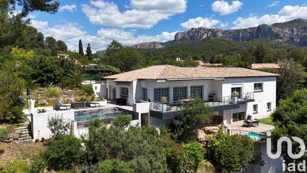 Maison 8 pièces de 261 m² à Roquevaire (13360)