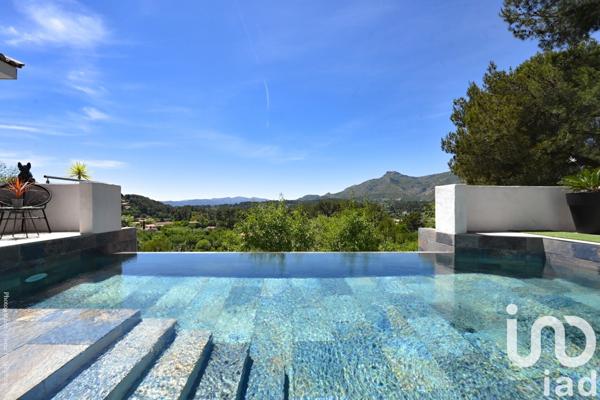 Maison 8 pièces de 261 m² à Roquevaire (13360)