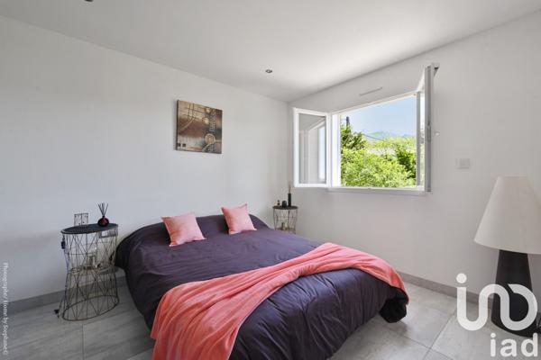 Maison 8 pièces de 261 m² à Roquevaire (13360)