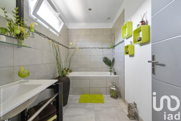 Maison 8 pièces de 261 m² à Roquevaire (13360)