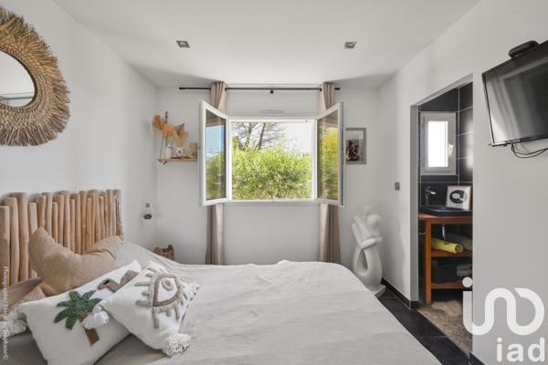 Maison 8 pièces de 261 m² à Roquevaire (13360)