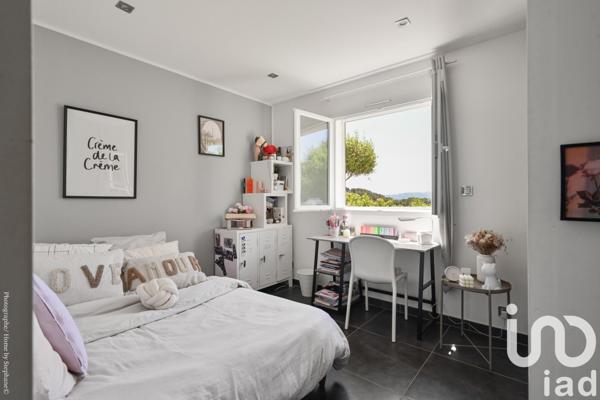 Maison 8 pièces de 261 m² à Roquevaire (13360)