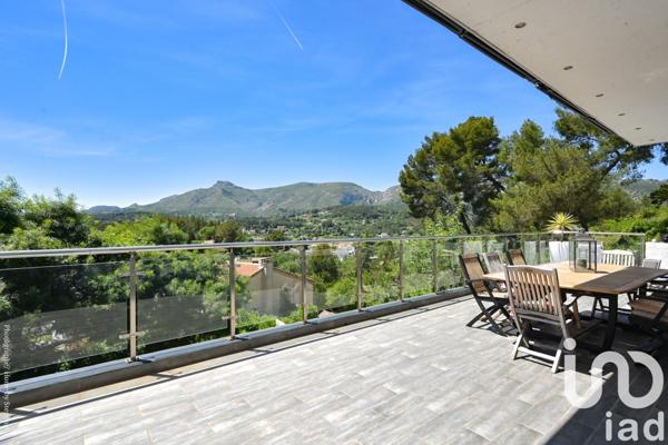 Maison 8 pièces de 261 m² à Roquevaire (13360)