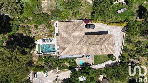 Maison 8 pièces de 261 m² à Roquevaire (13360)