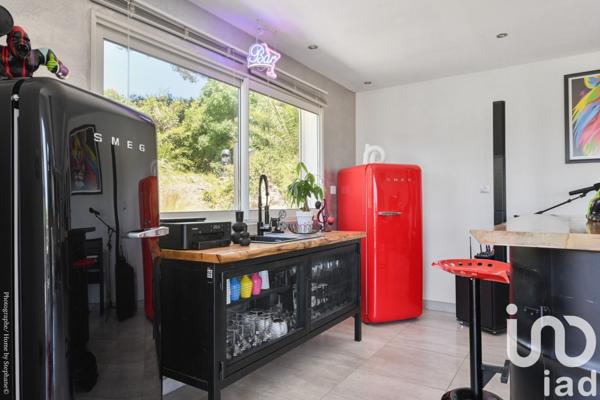 Maison 8 pièces de 261 m² à Roquevaire (13360)