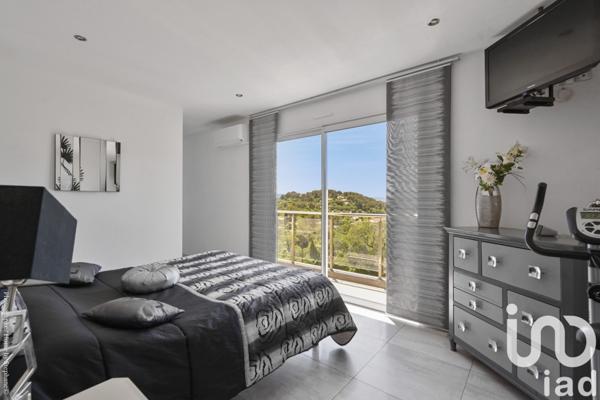 Maison 8 pièces de 261 m² à Roquevaire (13360)