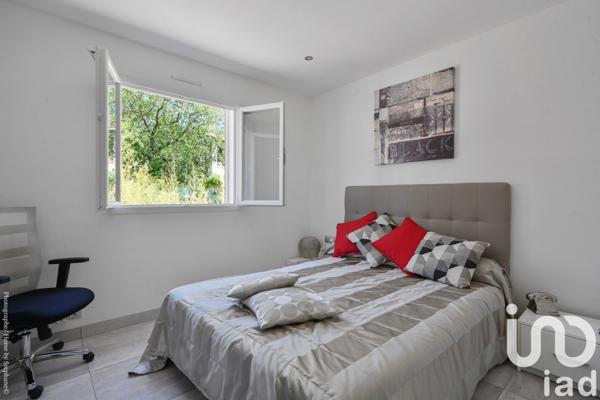 Maison 8 pièces de 261 m² à Roquevaire (13360)