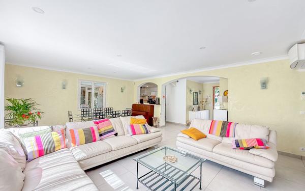 Maison à vendre    5 pièces • 150 m2 Saint-Paul-de-Vence