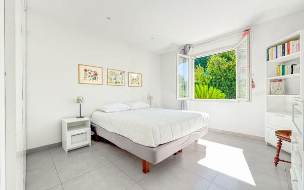 Maison à vendre    5 pièces • 150 m2 Saint-Paul-de-Vence